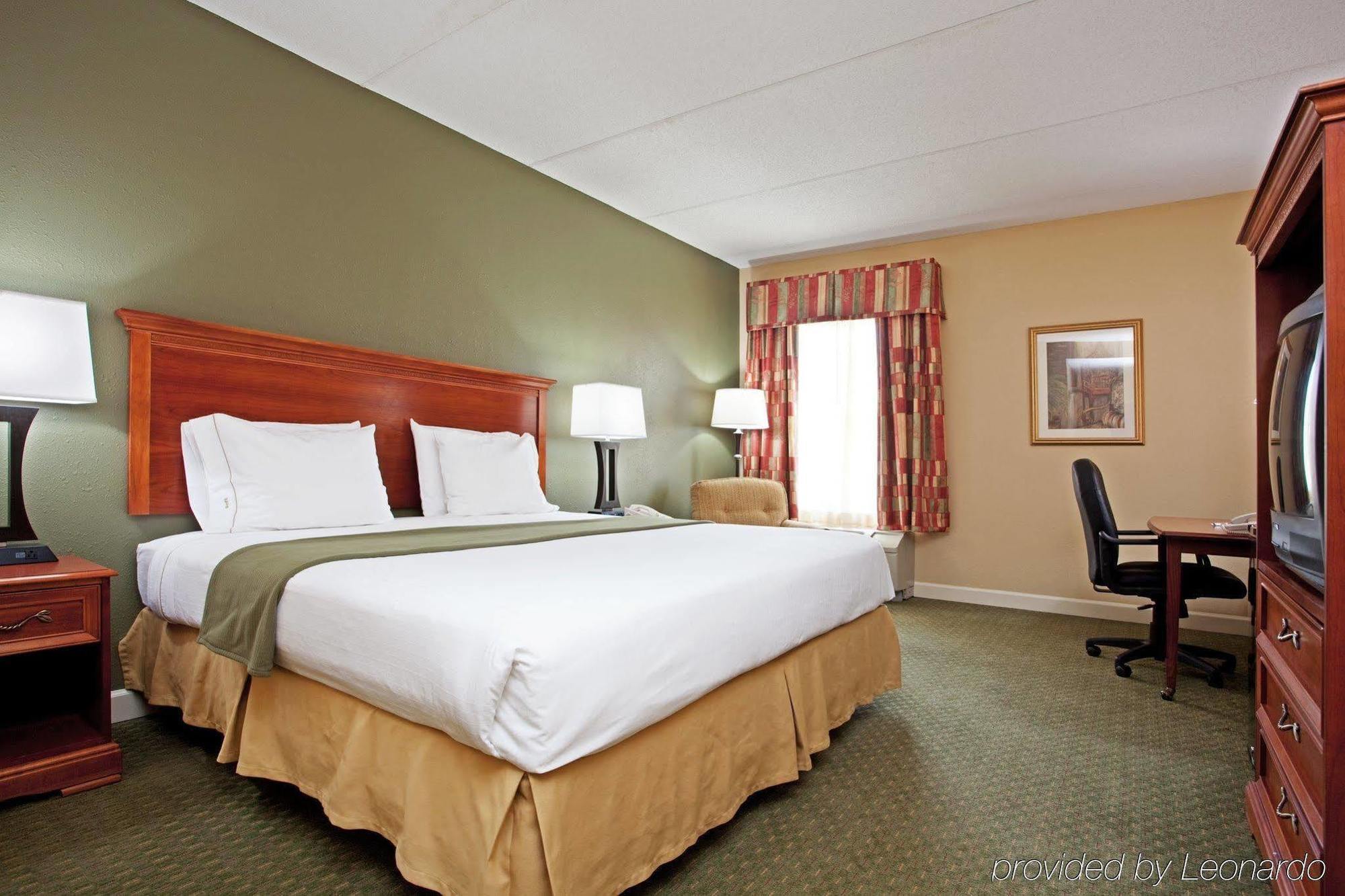 Holiday Inn Express Hotel & Suites Conover - Hickory Area, An Ihg Hotel Номер фото