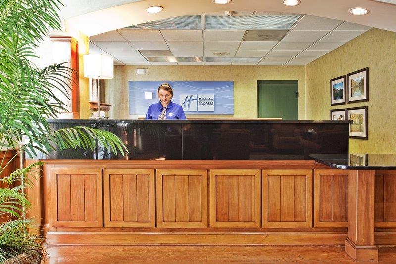 Holiday Inn Express Hotel & Suites Conover - Hickory Area, An Ihg Hotel Экстерьер фото