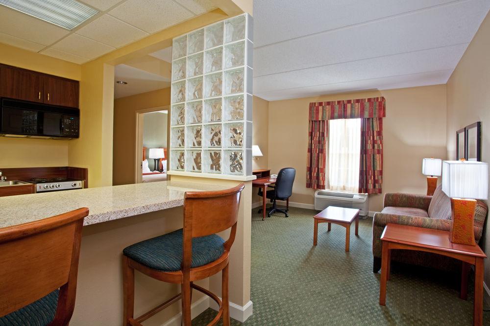 Holiday Inn Express Hotel & Suites Conover - Hickory Area By Ihg Экстерьер фото