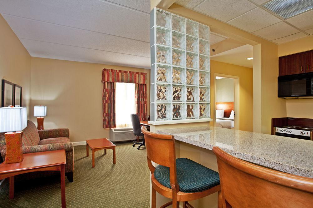 Holiday Inn Express Hotel & Suites Conover - Hickory Area By Ihg Экстерьер фото