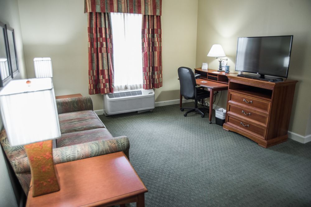 Holiday Inn Express Hotel & Suites Conover - Hickory Area By Ihg Экстерьер фото