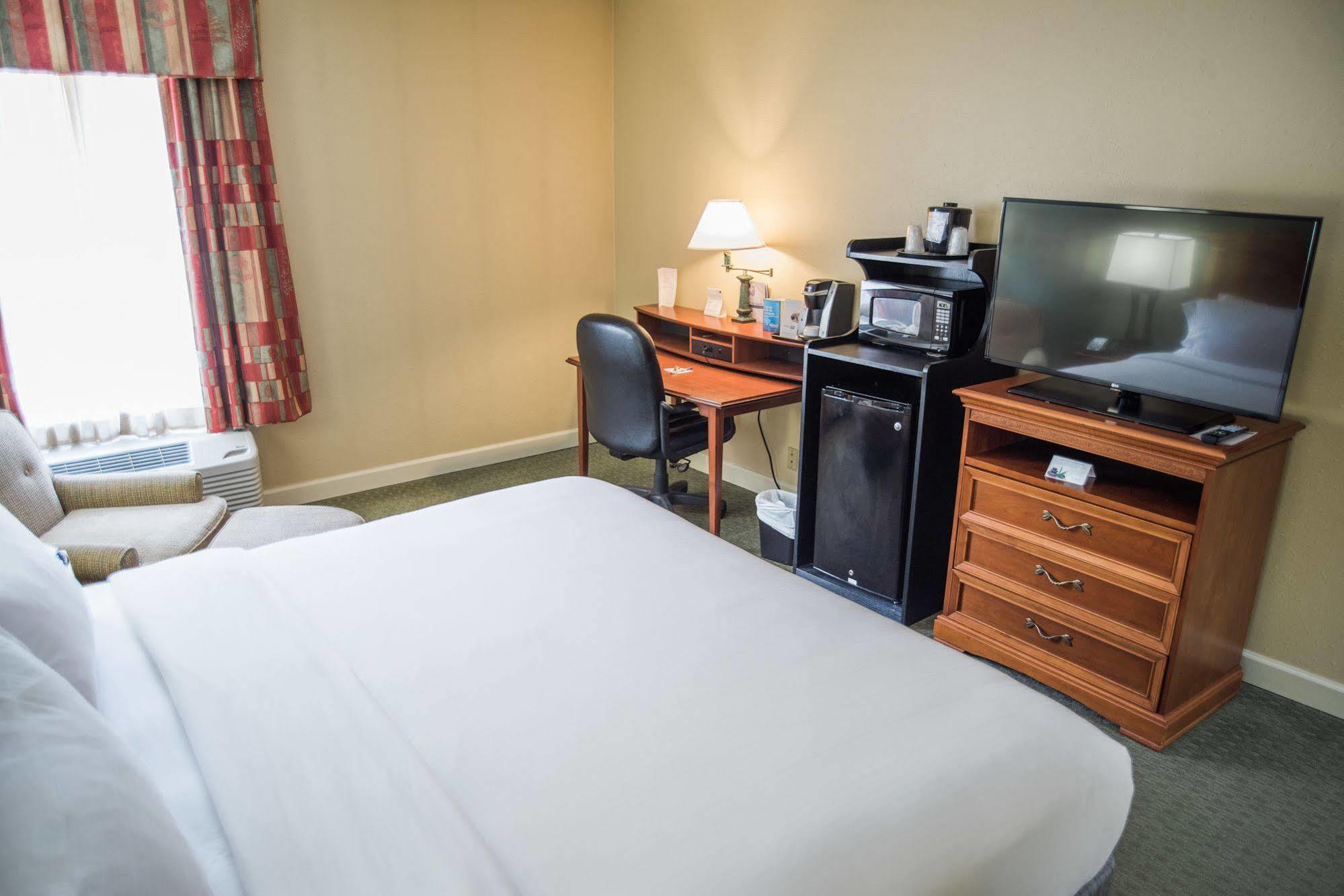 Holiday Inn Express Hotel & Suites Conover - Hickory Area By Ihg Экстерьер фото