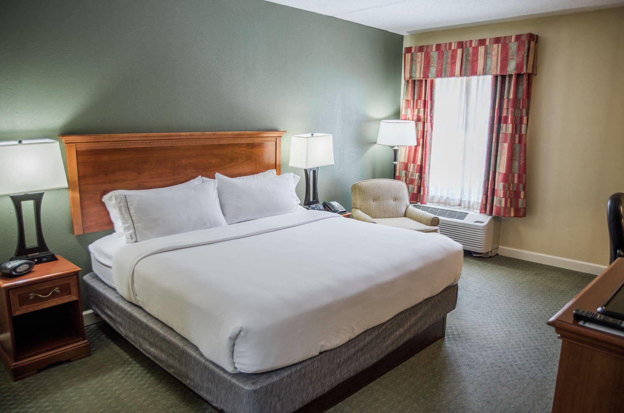 Holiday Inn Express Hotel & Suites Conover - Hickory Area By Ihg Экстерьер фото
